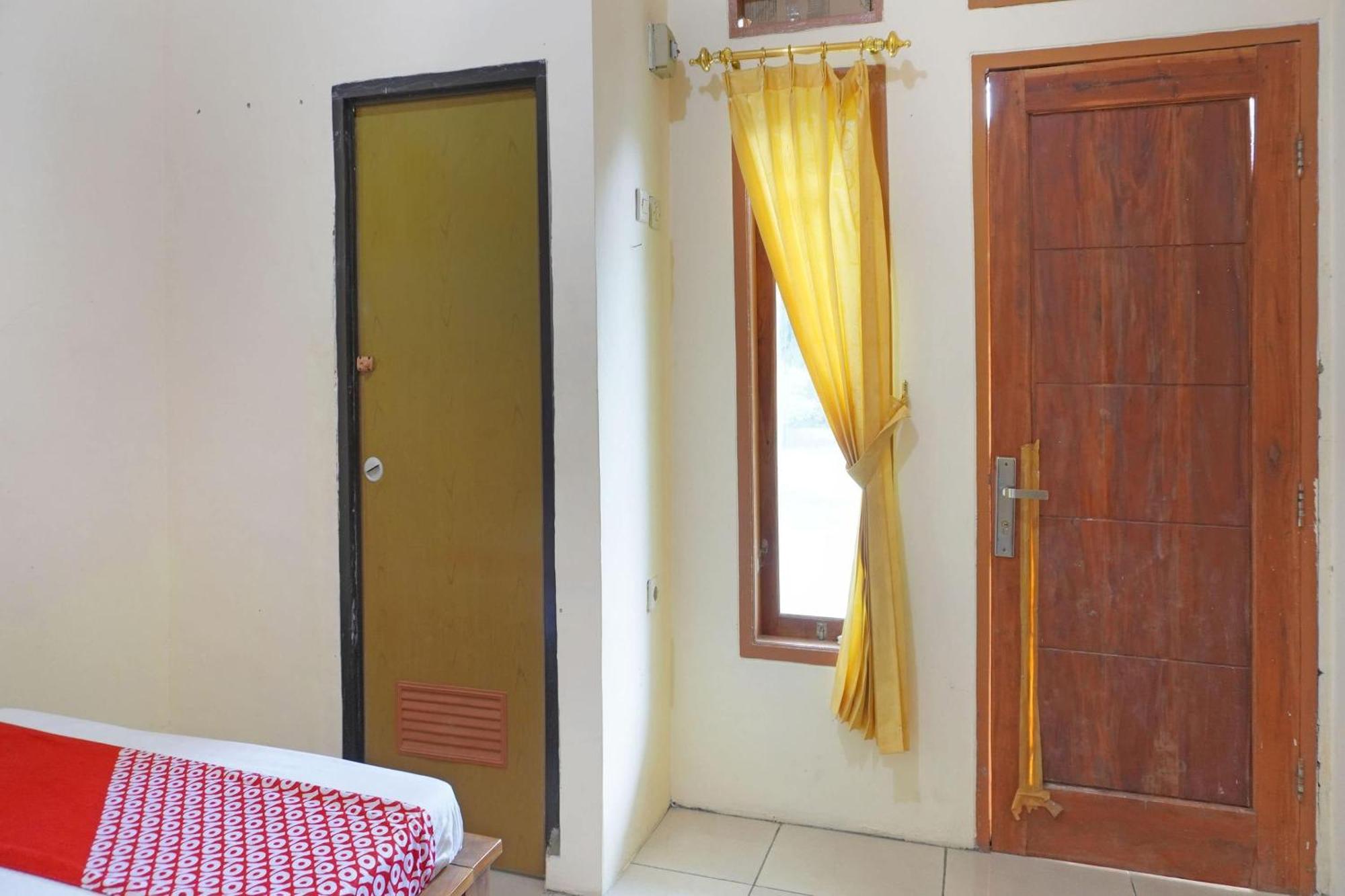 Oyo 91762 Green Home Stay Syariah 普哇加达 外观 照片