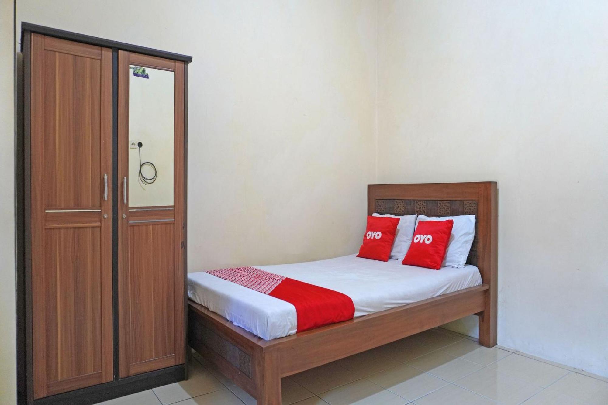 Oyo 91762 Green Home Stay Syariah 普哇加达 外观 照片