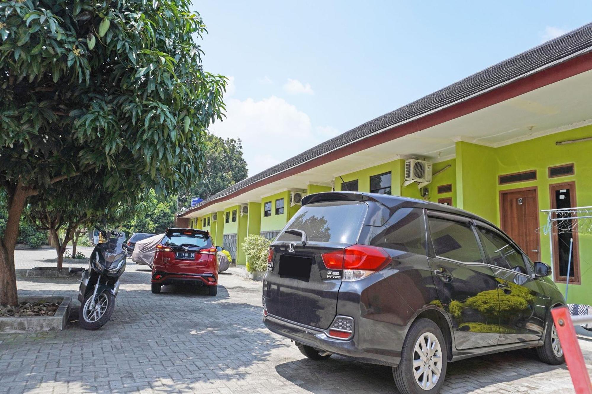 Oyo 91762 Green Home Stay Syariah 普哇加达 外观 照片