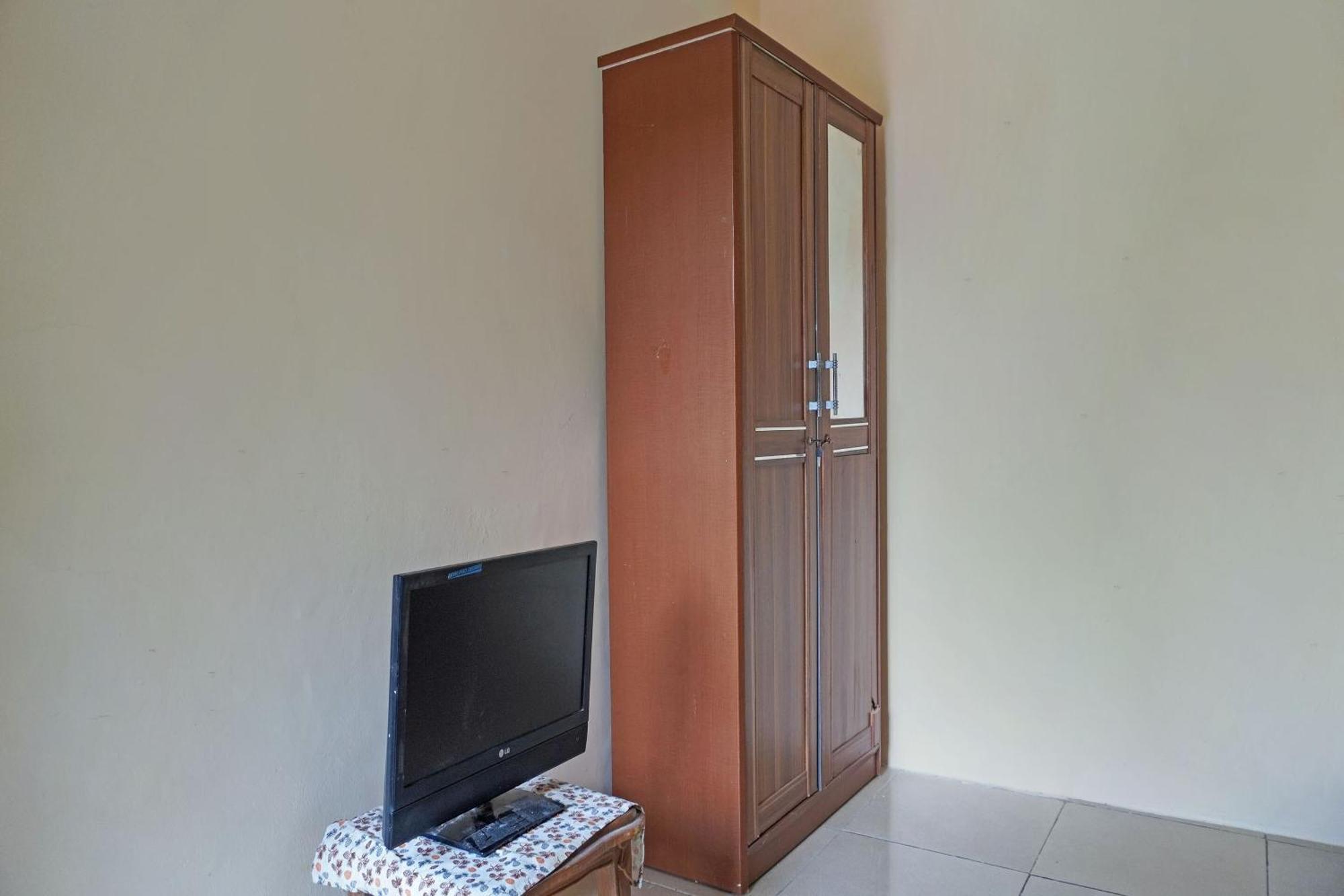Oyo 91762 Green Home Stay Syariah 普哇加达 外观 照片