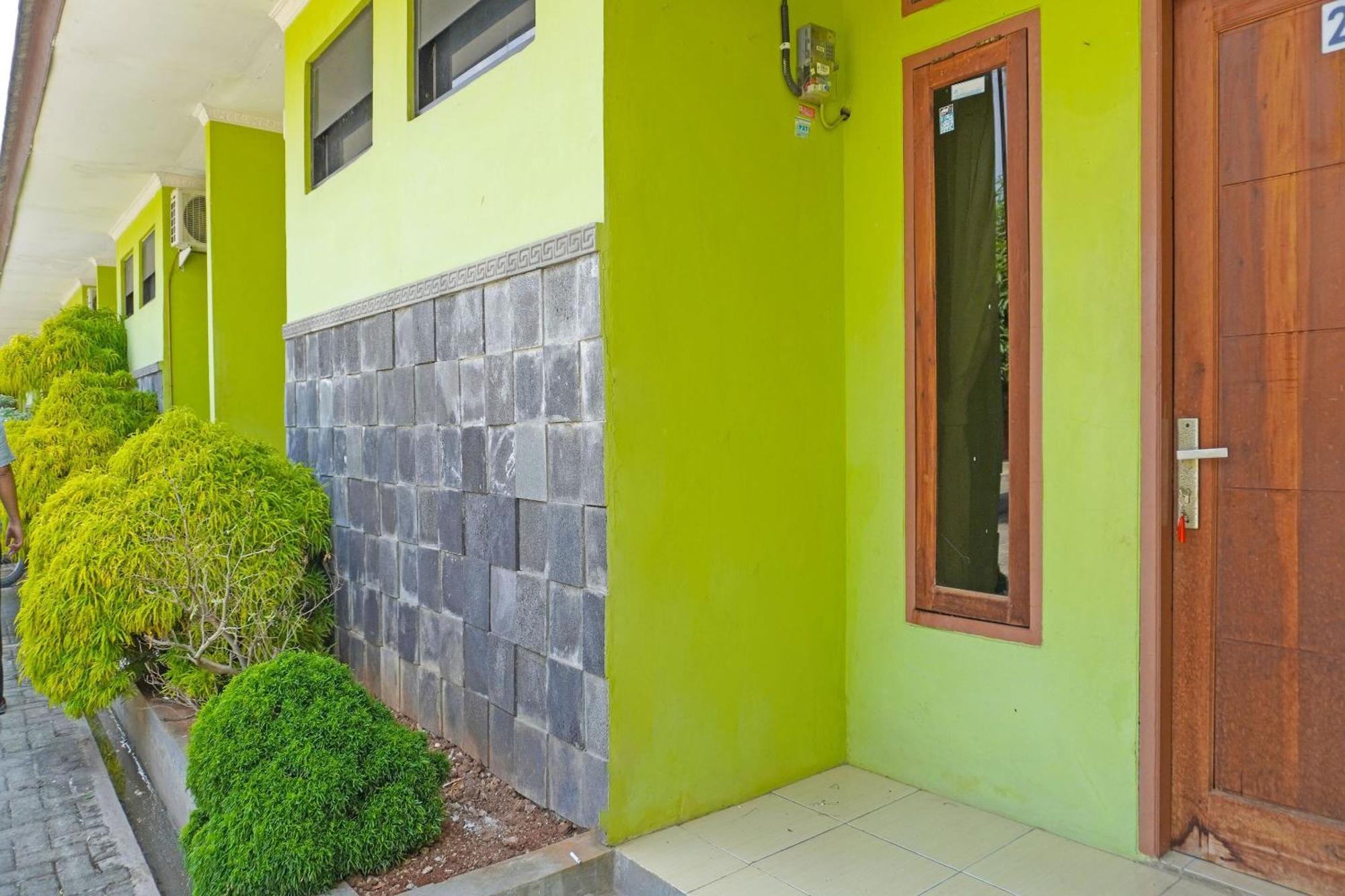 Oyo 91762 Green Home Stay Syariah 普哇加达 外观 照片