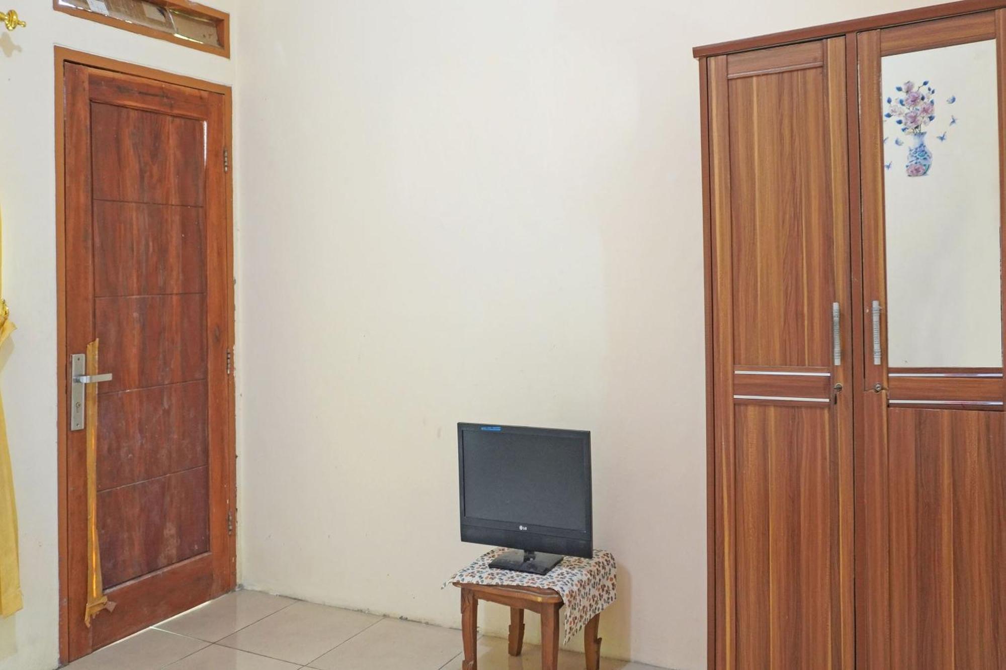 Oyo 91762 Green Home Stay Syariah 普哇加达 外观 照片