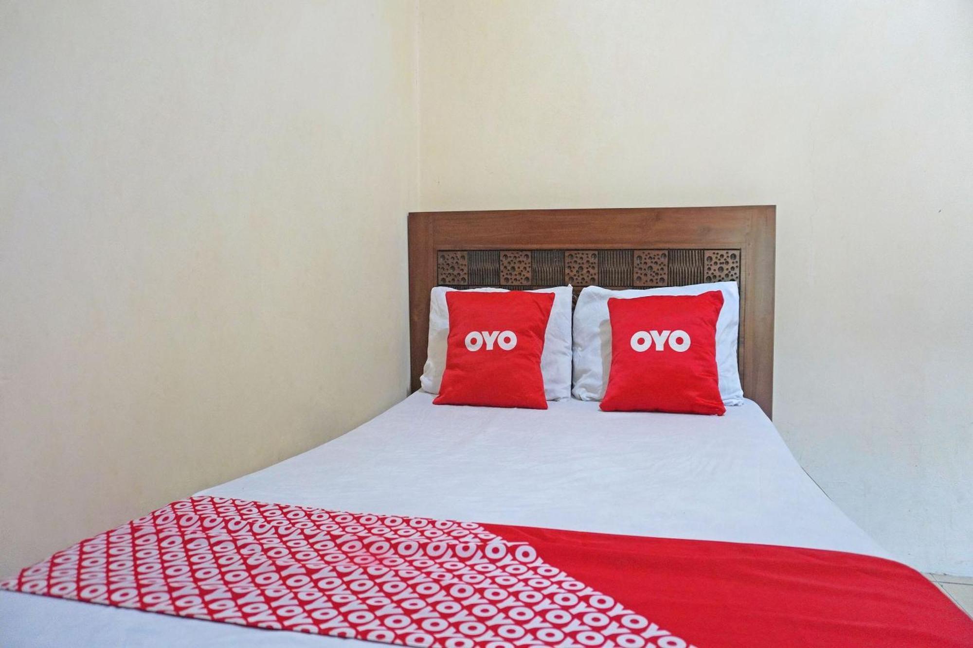 Oyo 91762 Green Home Stay Syariah 普哇加达 外观 照片