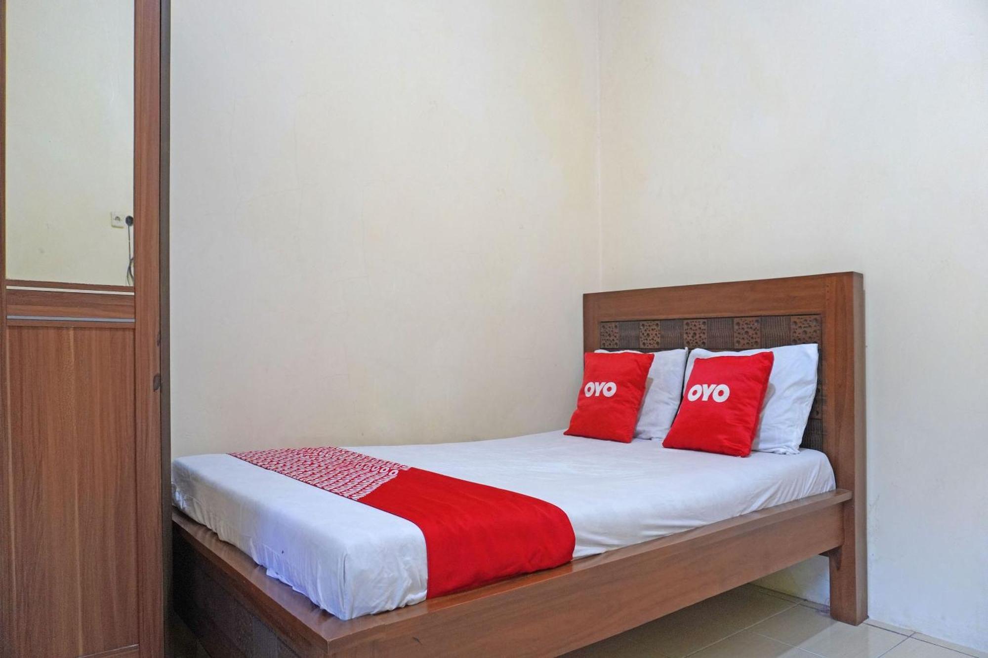 Oyo 91762 Green Home Stay Syariah 普哇加达 外观 照片